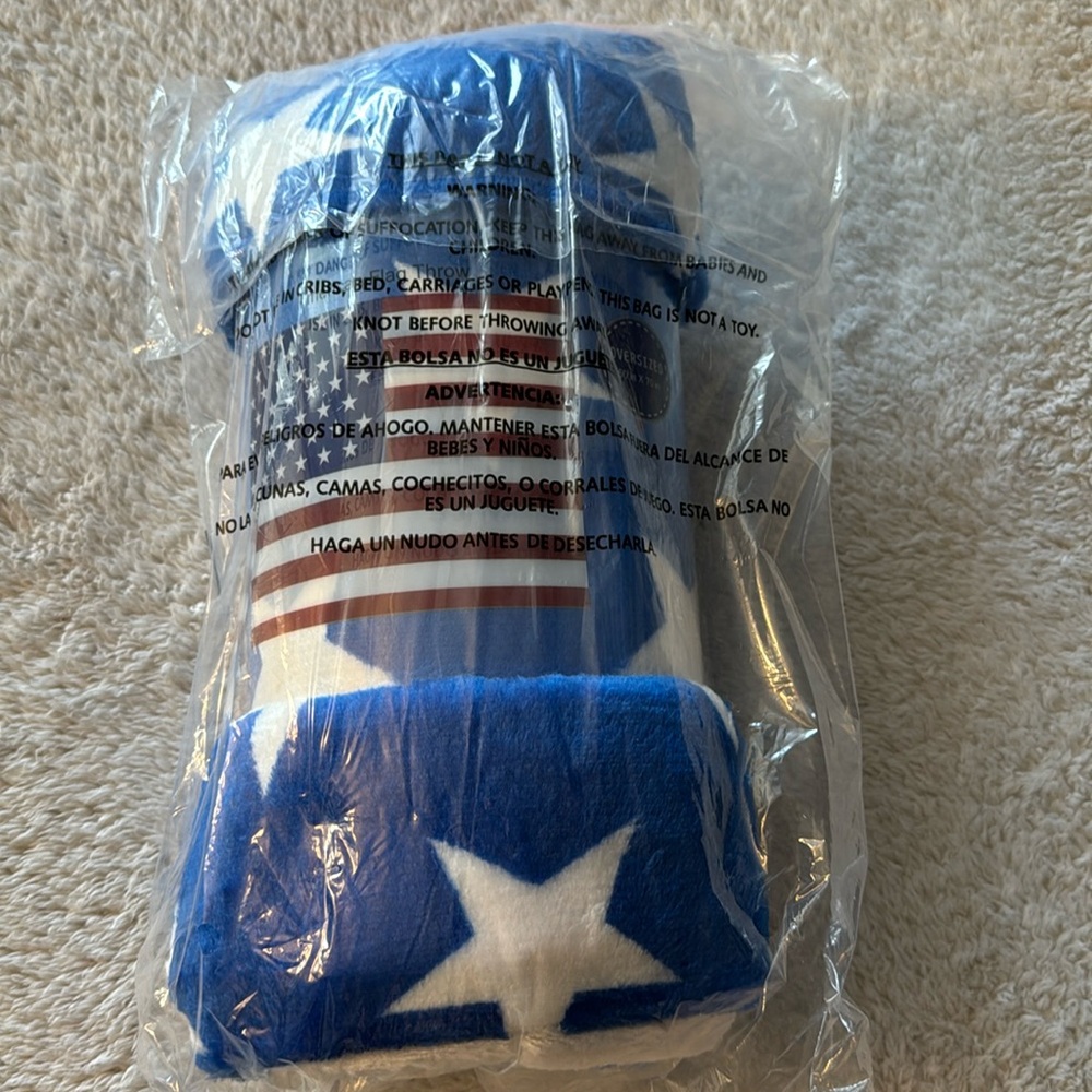 NWT American Flag Fleece Throw Blanket - Picture 2 of 5